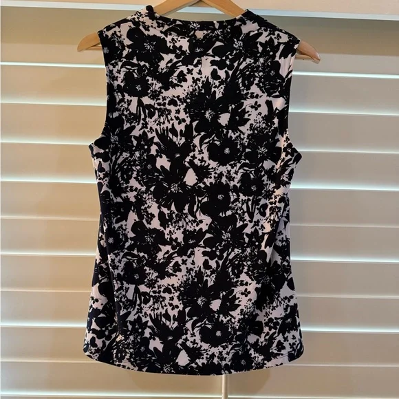Jones New York Black and White Sleeveless Blouse - Picture 2 of 3